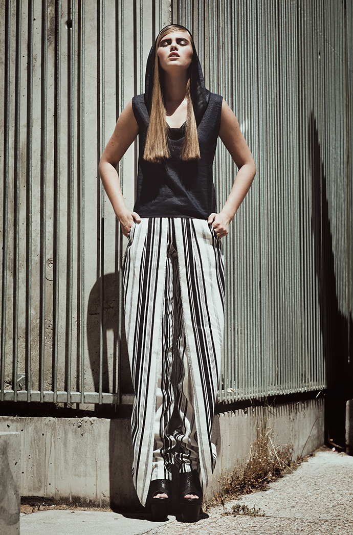 Shirt: “ De La Rue” – Pants: “Arquímedes Llorens” – Shoes: “Jeffrey Campbell”
