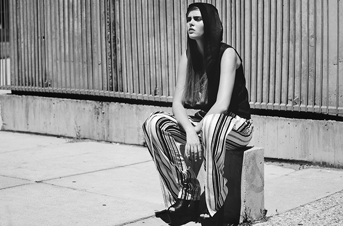 Shirt: “ De La Rue” – Pants: “Arquímedes Llorens” – Shoes: “Jeffrey Campbell”