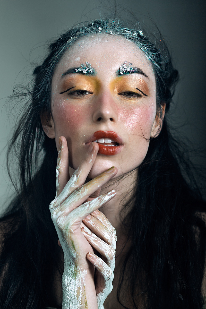 Highlights: Fluid Sheer in #12 Giorgio Armani Cosmetics and Pro Gloss Clear MAC Cosmetics LipsGloss: Vernis a Levres #10 YSL Cosmetics Glitter Reflects in 3D Platinum MAC Cometics