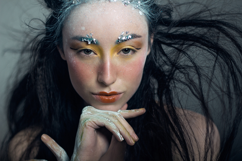 Highlights: Fluid Sheer in #12 Giorgio Armani Cosmetics and Pro Gloss Clear MAC Cosmetics LipsGloss: Vernis a Levres #10 YSL Cosmetics Glitter Reflects in 3D Platinum MAC Cometics