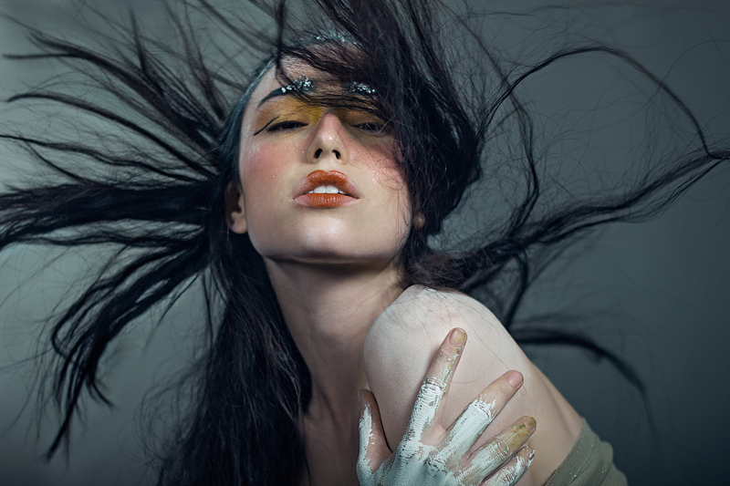 Highlights: Fluid Sheer in #12 Giorgio Armani Cosmetics and Pro Gloss Clear MAC Cosmetics LipsGloss: Vernis a Levres #10 YSL Cosmetics Glitter Reflects in 3D Platinum MAC Cometics