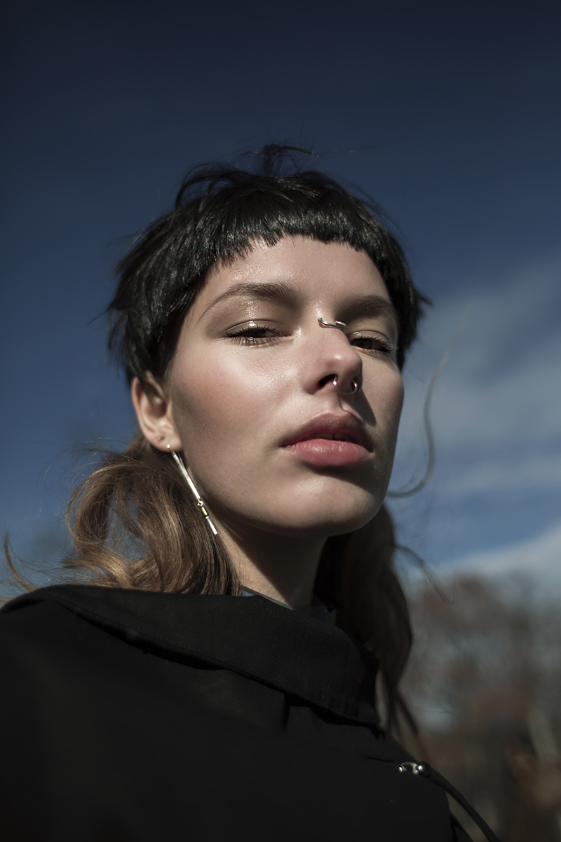 Top: Pola Thomson, Earrings: Erica Weiner