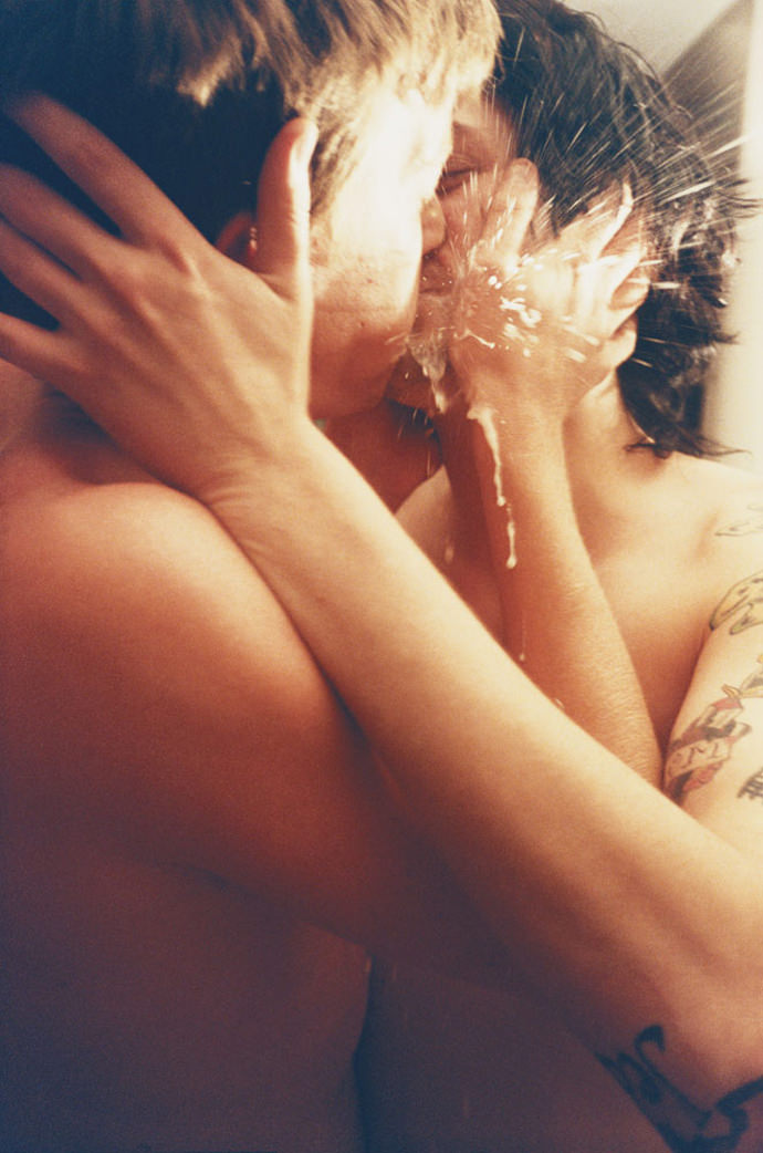 RM_kiss_explosion_20051_mini