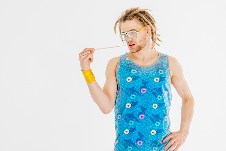 Top: Hype / glasses:Jack&Jones / wristband: CollarMe