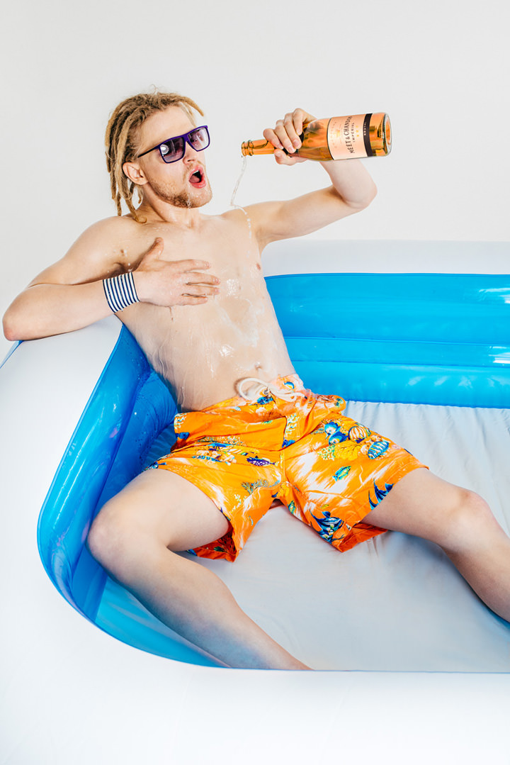 shorts: Ralph Lauren / wristbands: CollarMe / glasses: Italia Independent