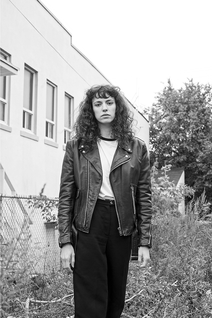 Coat : Casa Nova Perfecto Top: American Apparel baseball tee Bottom: Alia pants Shoes : Leather Femina 1916