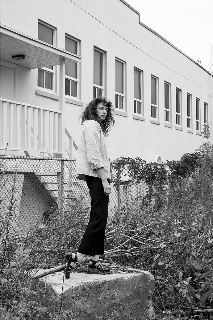 Coat : Empire Exchange Top: American Apparel baseball tee Bottom: Alia pants Shoes : Leather Femina 1916 