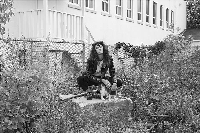 Coat : Casa Nova Perfecto Top: American Apparel baseball tee Bottom: Alia pants Shoes : Leather Femina 1916