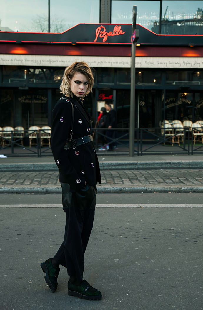 suit coat : Rynshu body : Undiz leather brass: Zana Bayne trousers: ONAR chocker: vintage harnais: SIERVUM for Brigade Mondaine tights: Primark creepers : Musette Paris