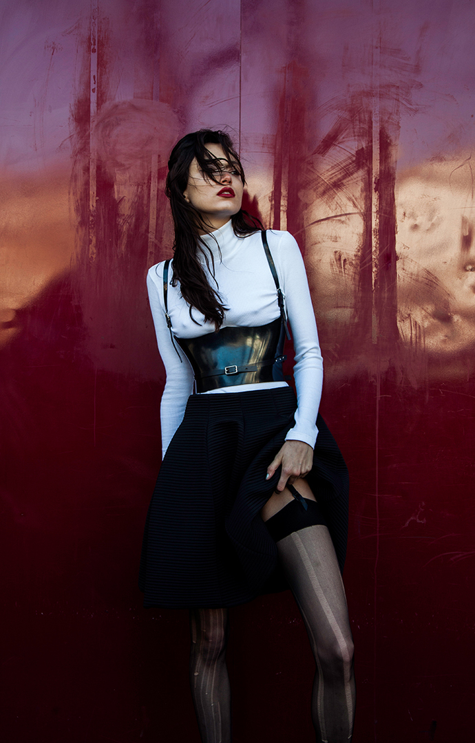 turtleneck : Harmony brass fault : AMMUNITION COUTURE skirt : Karoline Lang tights: Primark garter belt: BLUEBELLA for Brigade Mondaine sandals : Musette Paris