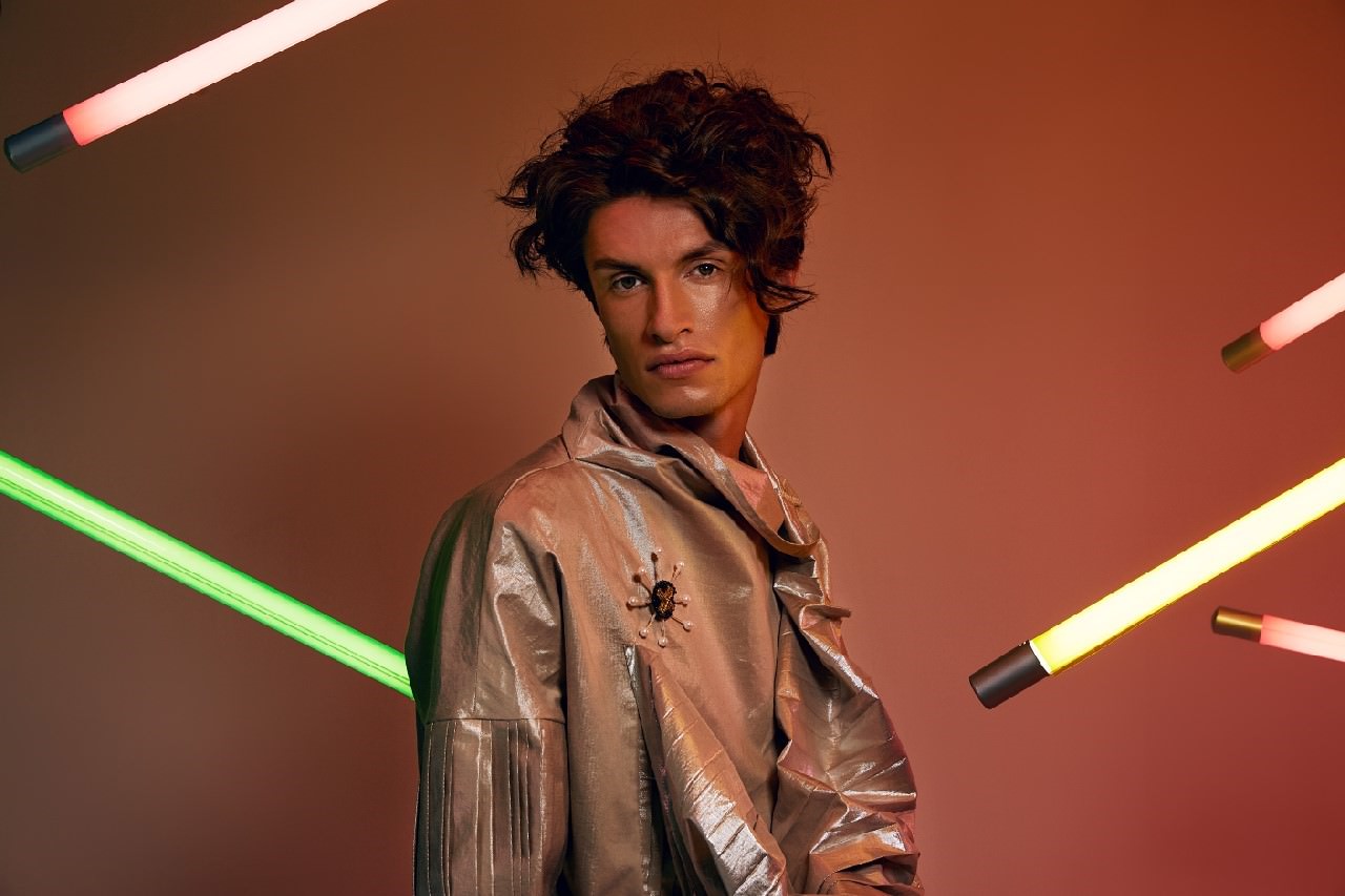 Shirt Brooch Mario Keine