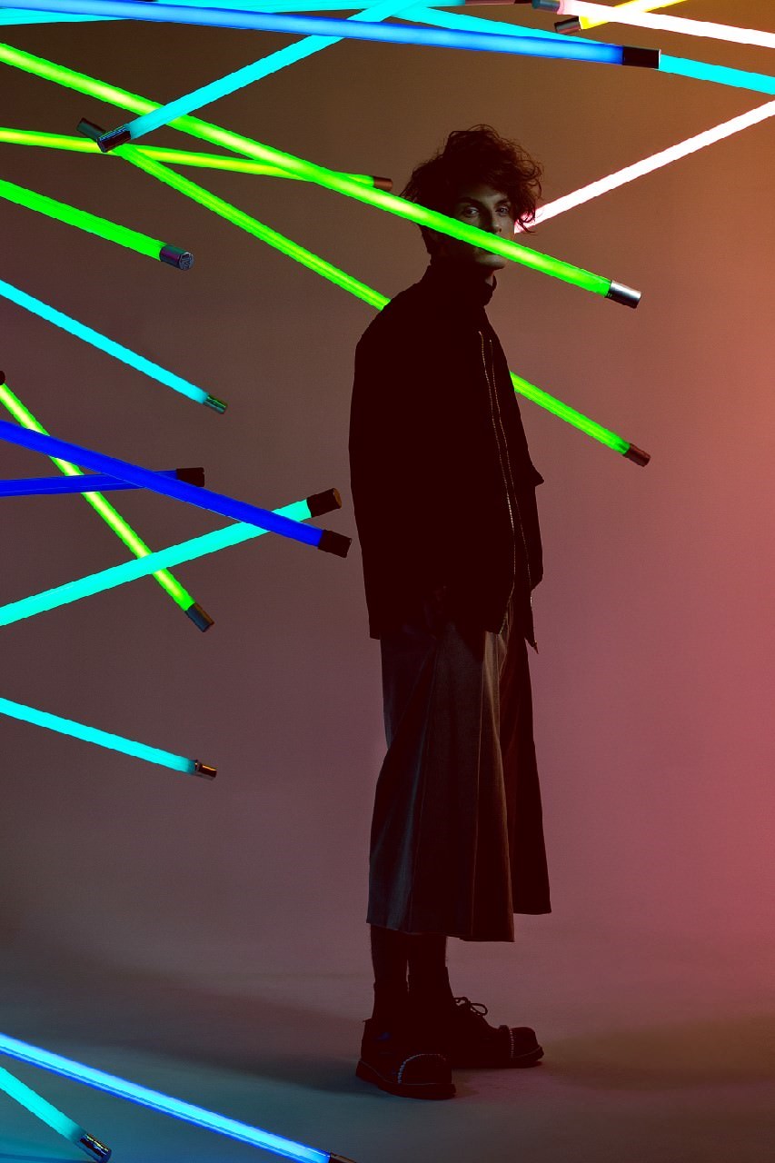 Bomberjacket COS, Pullover Hilfiger, Pants Mario Keine and Shoes Mario Keine 