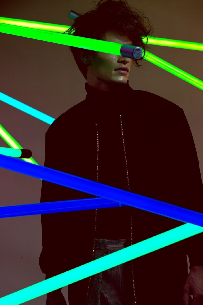 Bomberjacket COS, Pullover Hilfiger, Pants Mario Keine and Shoes Mario Keine 