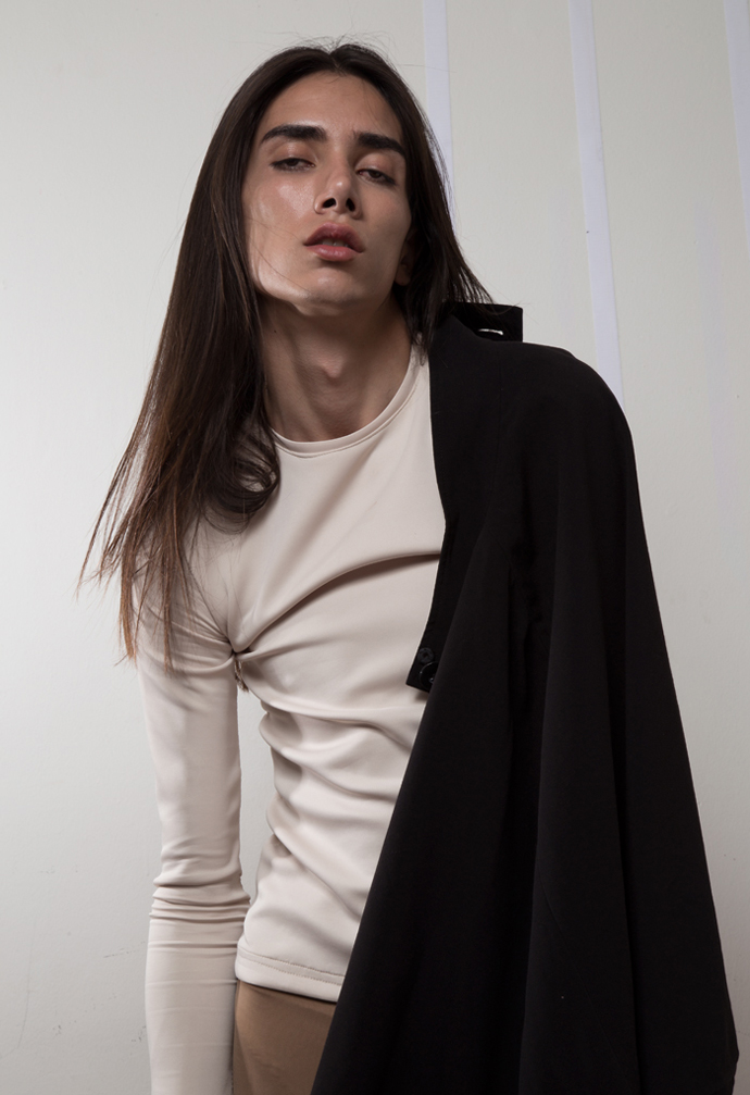 Top from On Time, vintage cape from Vintage Hoe