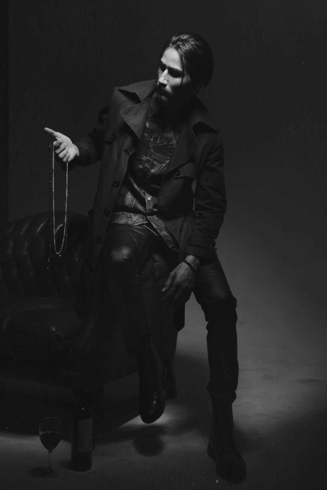 Shirt: Frank and oak Jacket: vintage leather Pants & coats : L'momo Shoes: Get Outside