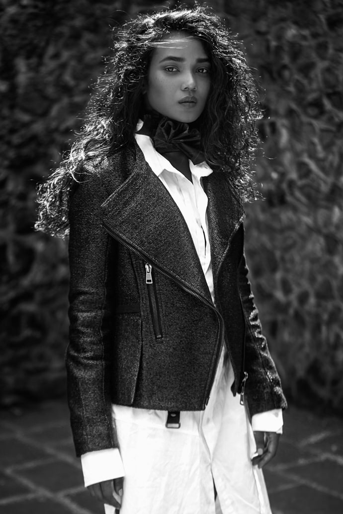Arlette wears Jacket by Tom Rebl
Shirt by Tom Rebl
Neckpiece : Stylist’s own