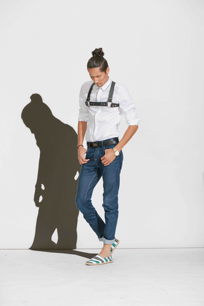 Hamid is wearing Shirt: H&M, Jeans: H&M, Shoes: H&M, Watch: Fossil, Harness: Xtreme Paraphilia 