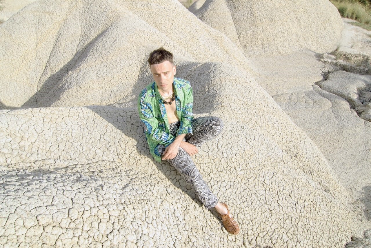 Alfredo wears: Cyen’s jewels, shirt Waxman Brothers, trousers model’s own