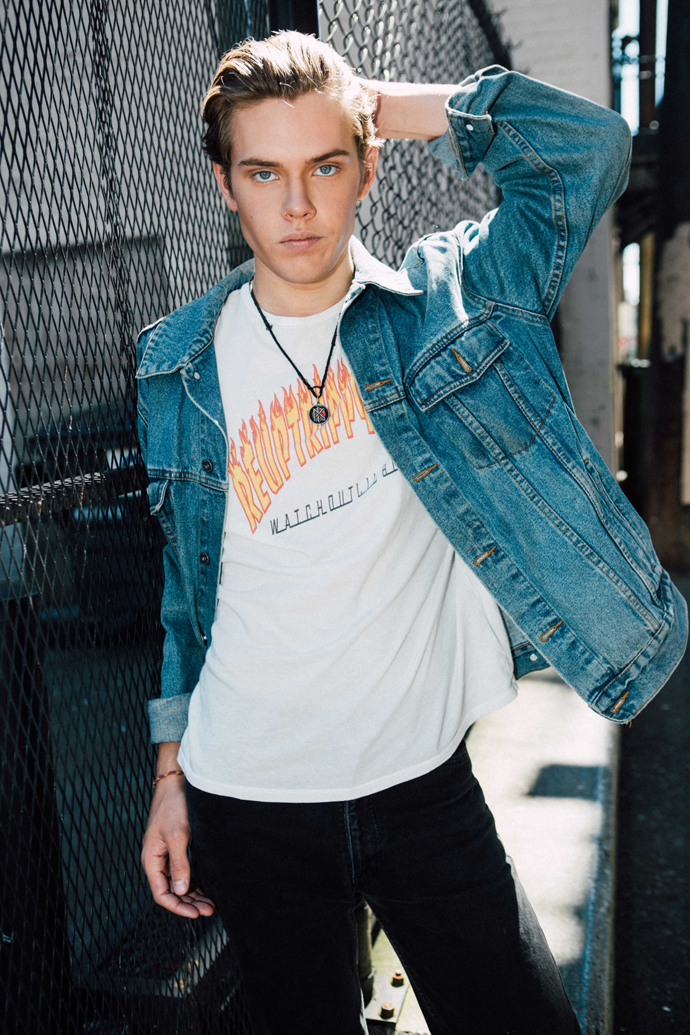 Jeans Jacket: Nevada, Shirt: RUTS merch, Pants: H&M, Shoes: Adidas