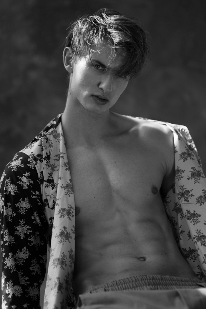 shirt: DK Damian Kretschmer/ Magazyn Wysoki