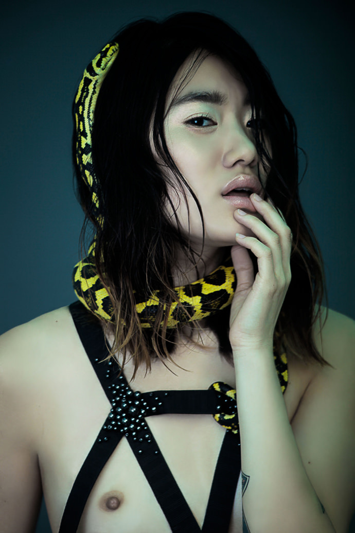 Hematite cap & stripes body by Romain Thevenin