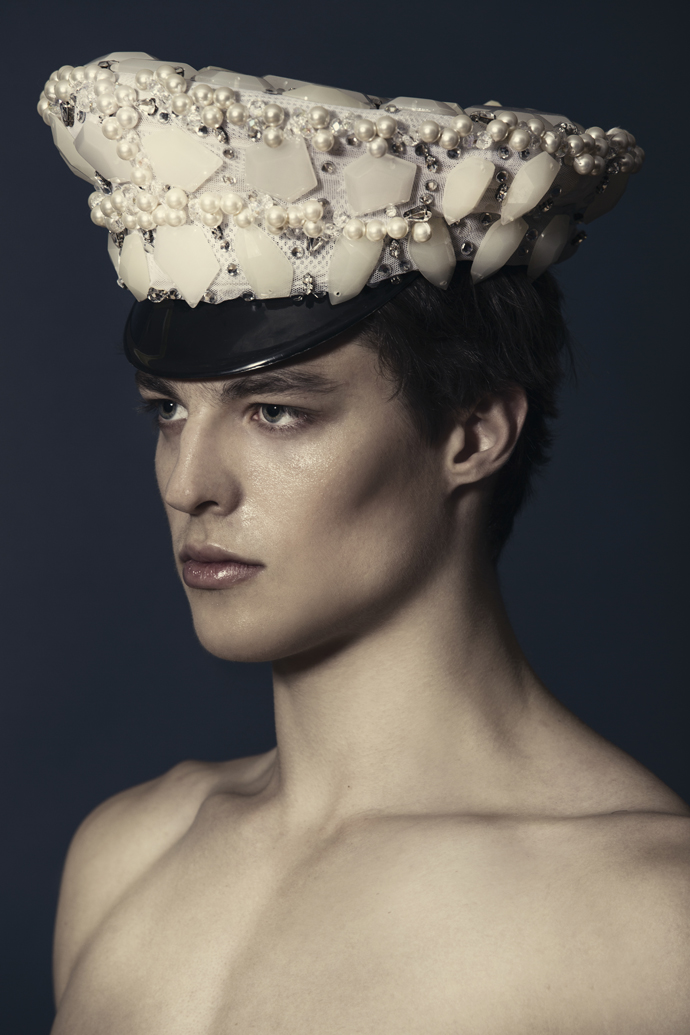 Hat by On aura tout vu