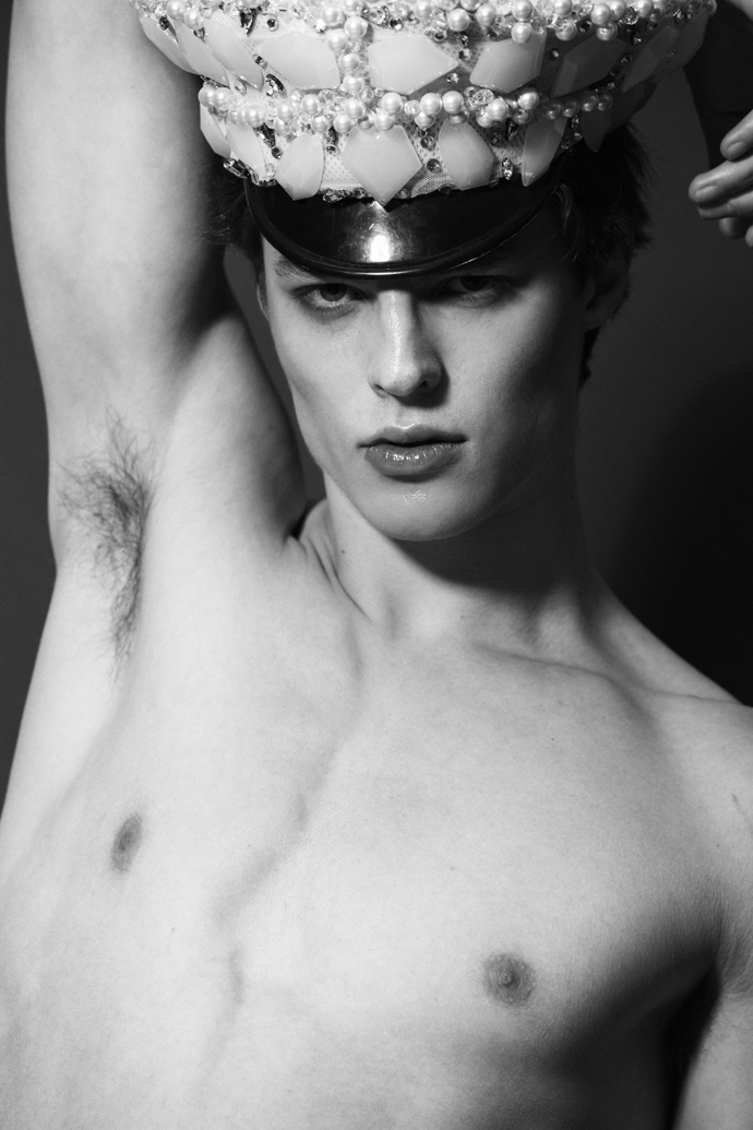 Hat by On aura tout vu