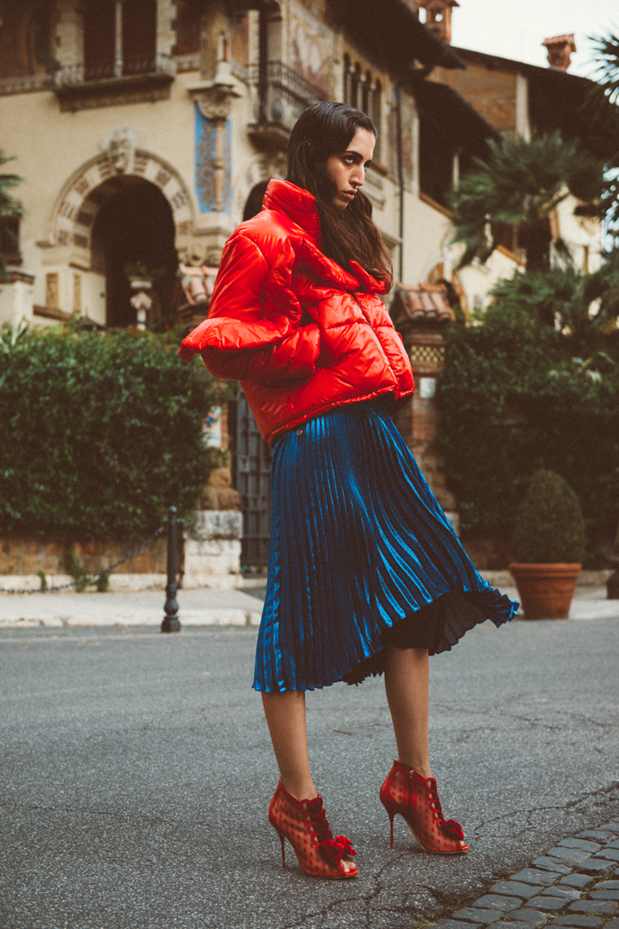 Duvet: MSGM
Skirt: Christopher Kane
Shoes: Sophia Webster